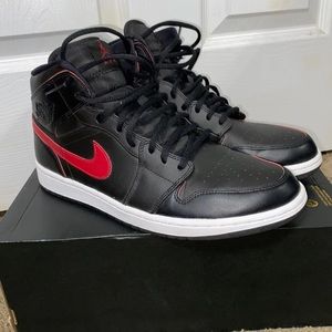 Air Jordan 1 Mid Team Red